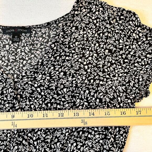 Feminine Boho Black & White Floral Flutter Sleeve Blouse Smocked Waist Medium - Picture 7 of 9